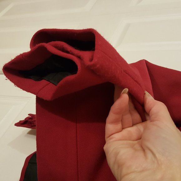 Red button ruffle suite jacket - Picture 5 of 8